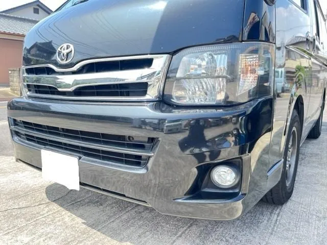 ヘッドライトの交換です。トヨタ ハイエース TRH214W